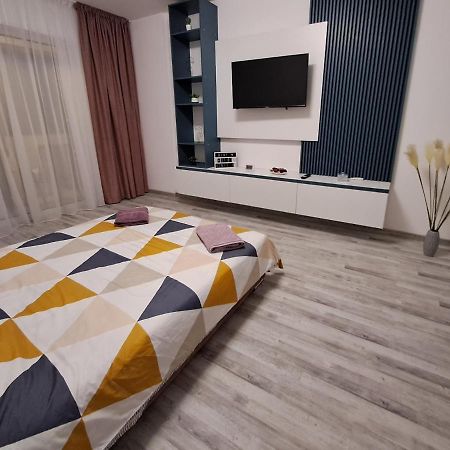 Happy Rental Apartments 2 Craiova Eksteriør billede