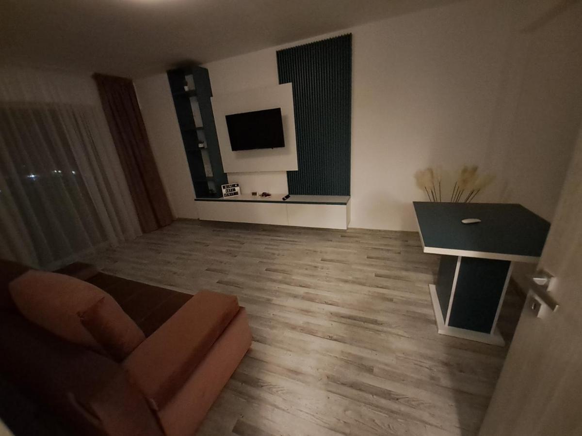 Happy Rental Apartments 2 Craiova Eksteriør billede