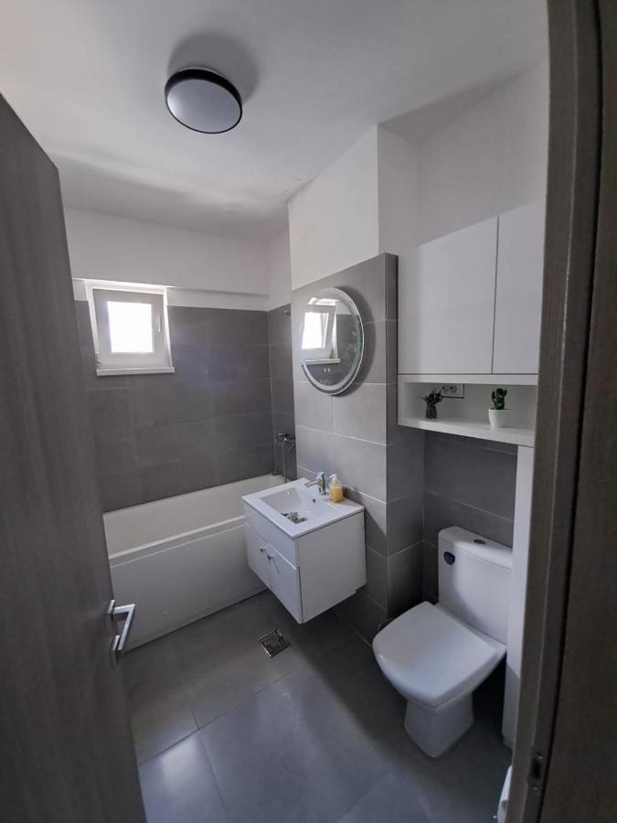 Happy Rental Apartments 2 Craiova Eksteriør billede