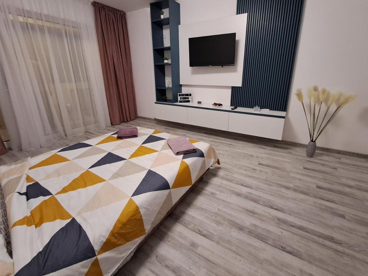 Happy Rental Apartments 2 Craiova Eksteriør billede